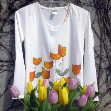 Tričko plné tulipánů