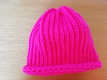 Pletená čepice - neonově růžová