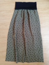 Šitá sukně - černé puntíky na khaki (tmavě zelená)