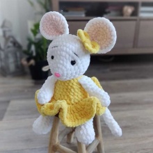 Háčkovaná myška Sunny žlutá 30 cm