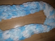 Měkký pletený nákrčník puffy - bílá, modrá a tyrkysově modrá