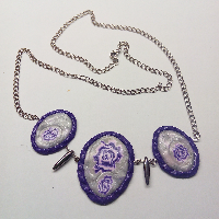 Fialový náhrdelník