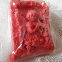červené mýdlo s elfem