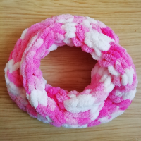 Měkký pletený nákrčník puffy - bílá a růžové