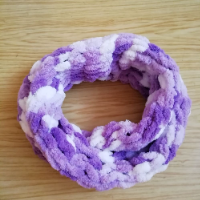 Měkký pletený nákrčník puffy - bílá a fialové