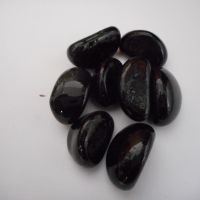 skleněné kameny černé